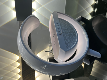 تصویر از چراغ‌ رومیزی اسپیکر دار