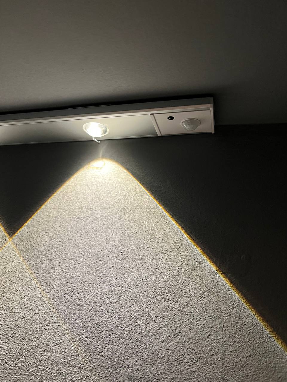 تصویر از چراغ زیر کابینتی 80 سانت مگنتی